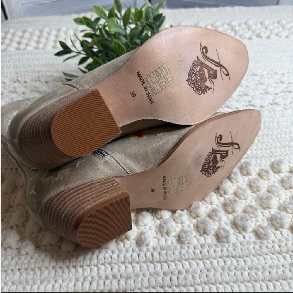 Free People Bowers Embroidered Western Style Cowboy Ankle Boots EUR 39 NWOB 9.5 - Picture 12 of 12